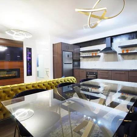 The Golden Paradise - Central Penthouse *